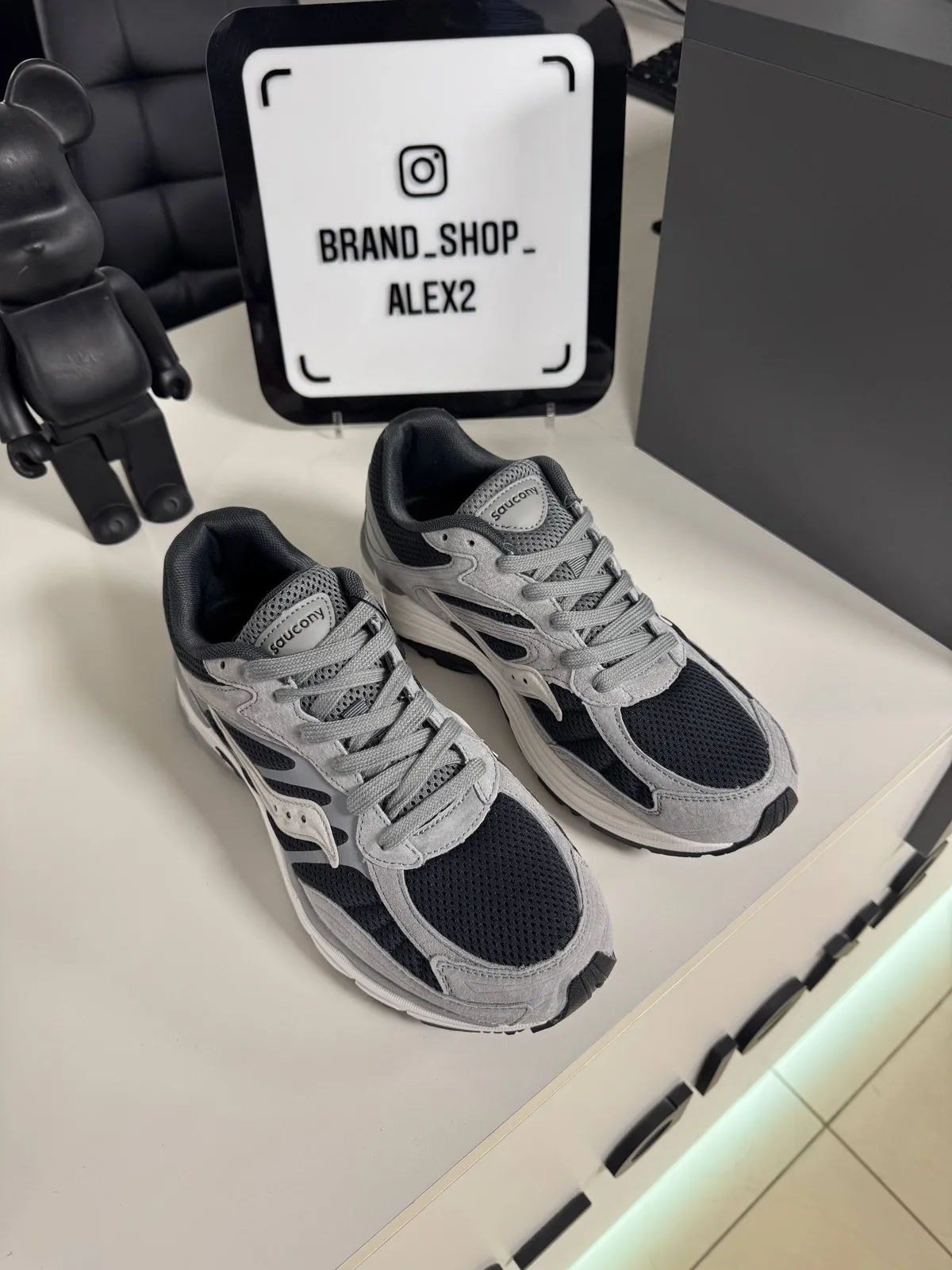 Темно-сірі кросівки Saucony  - фото 1