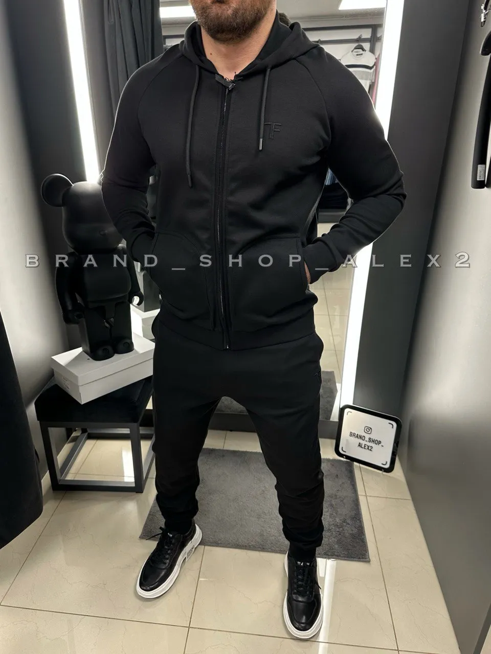 Чорний костюм з капюшоном Tom Ford 