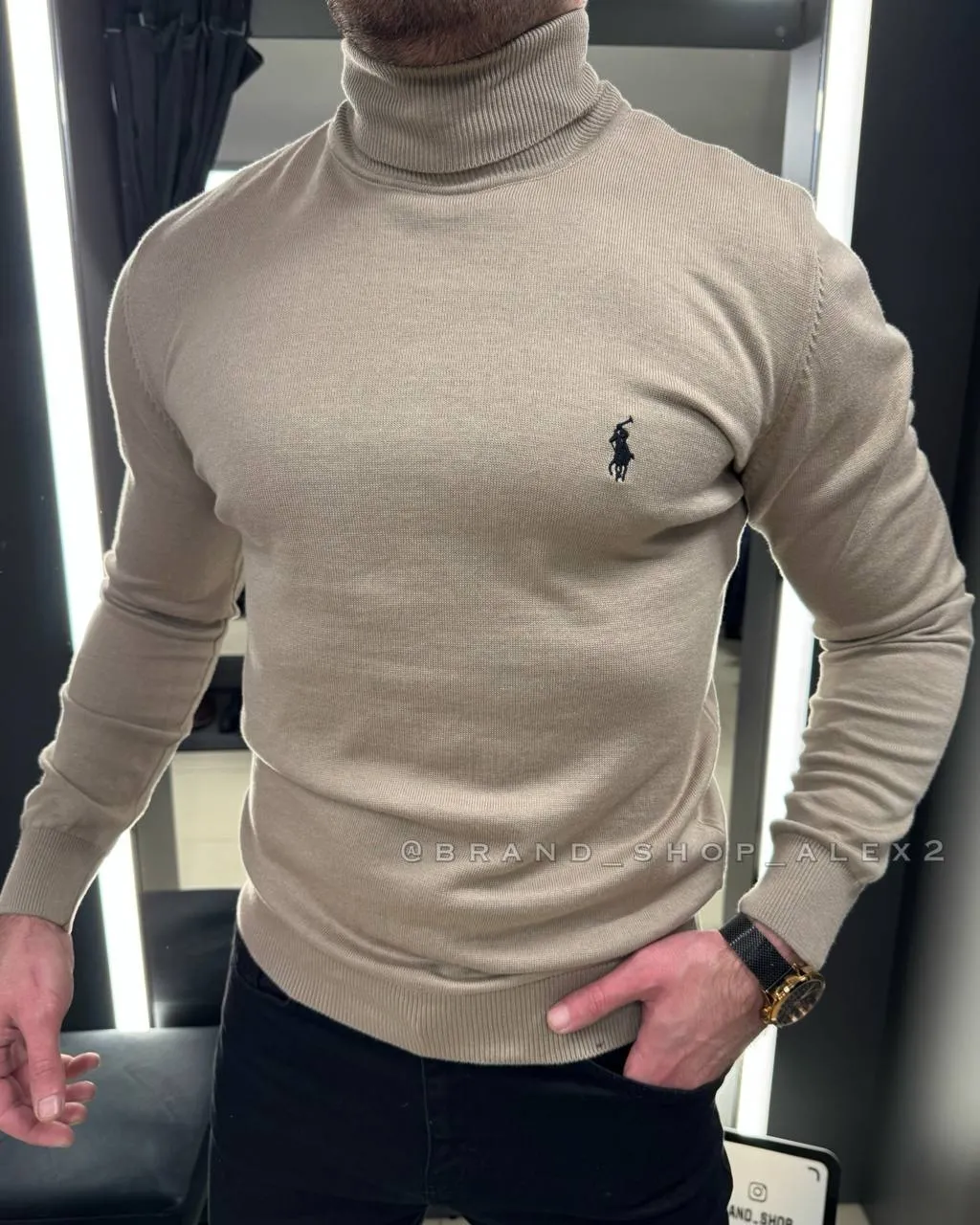 Бежевий гольф Polo 