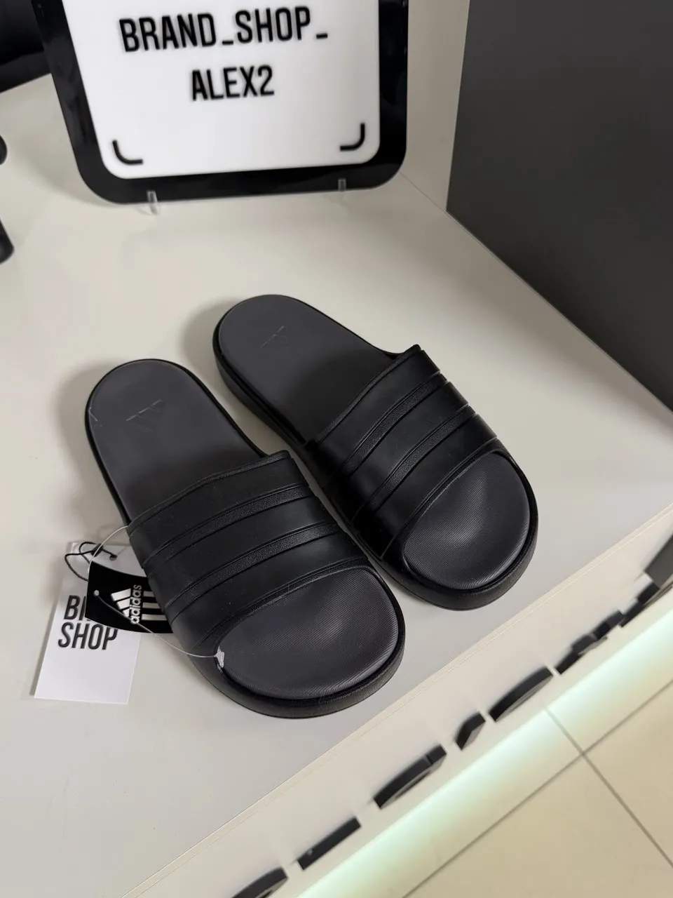 Чорні слайдери adidas  - фото 1