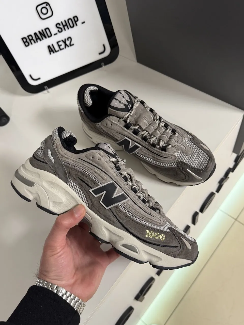 Кросівки бежевіі New Balance 