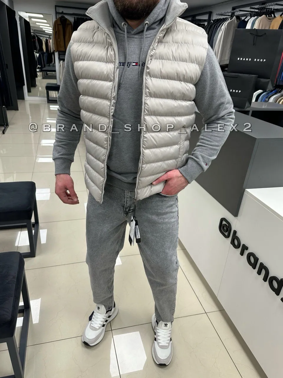 Бежева безрукавка Armani 