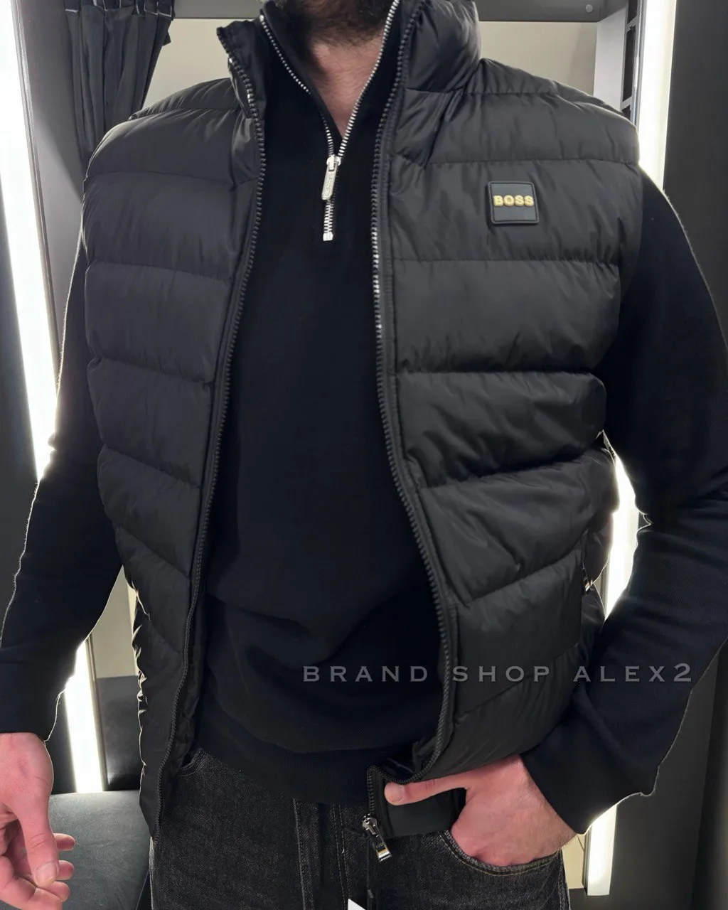 Чорна безрукавка Boss 