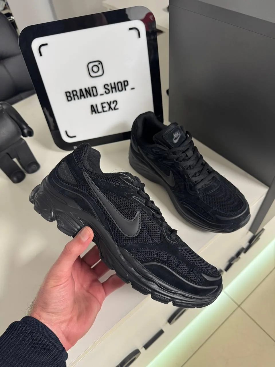 Кросівки чорні Nike 