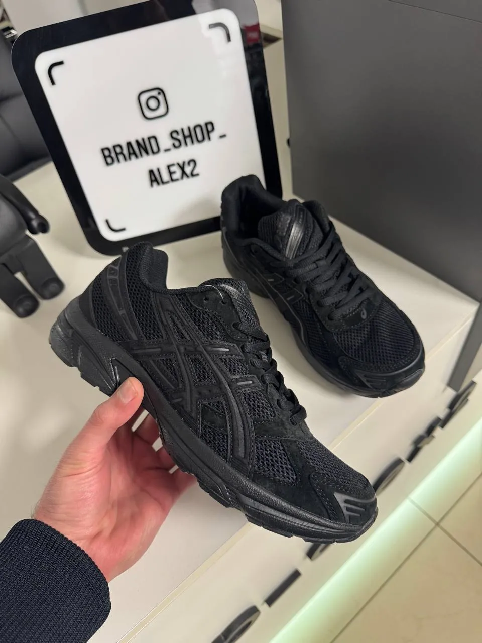 Кросівки чорні Asics 