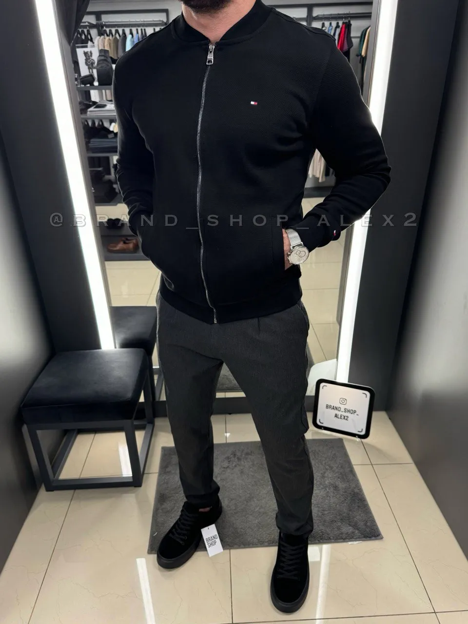 Чорний класичний бомбер TH 