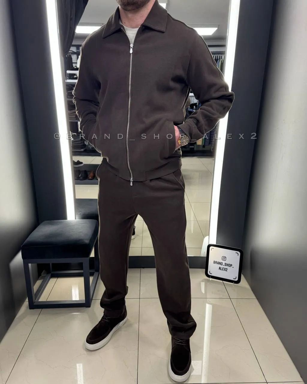 Коричневий костюм casual 