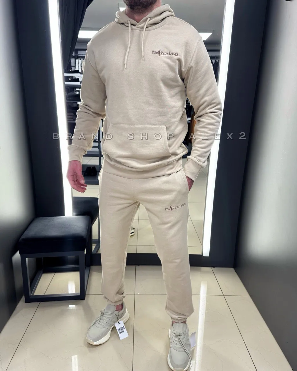Бежевий костюм Polo 
