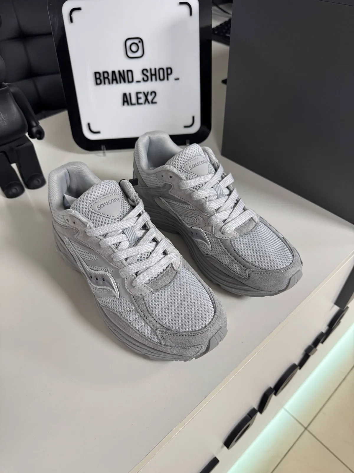 Світло-сірі кросівки Saucony  - фото 1
