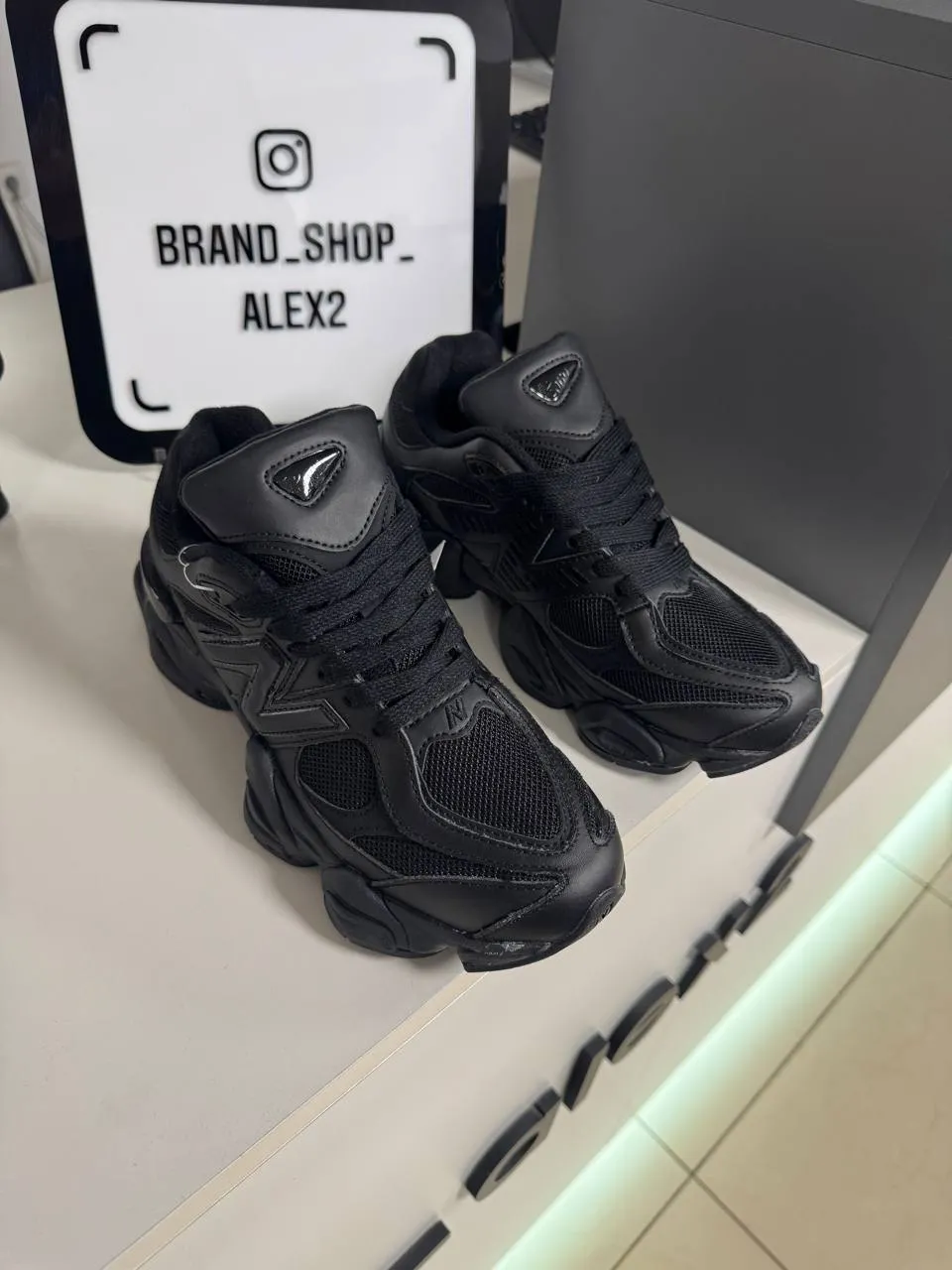 Кросівки чорні New Balance  - фото 1