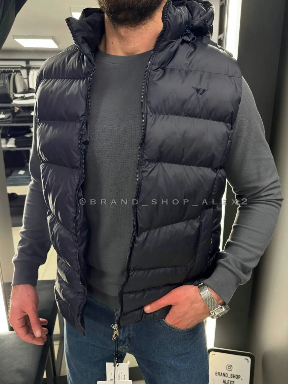 Темно-синя безрукавка Armani 
