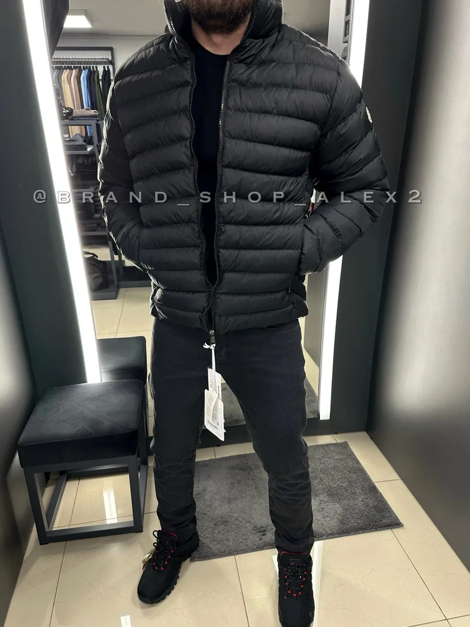 Чорна куртка Moncler 