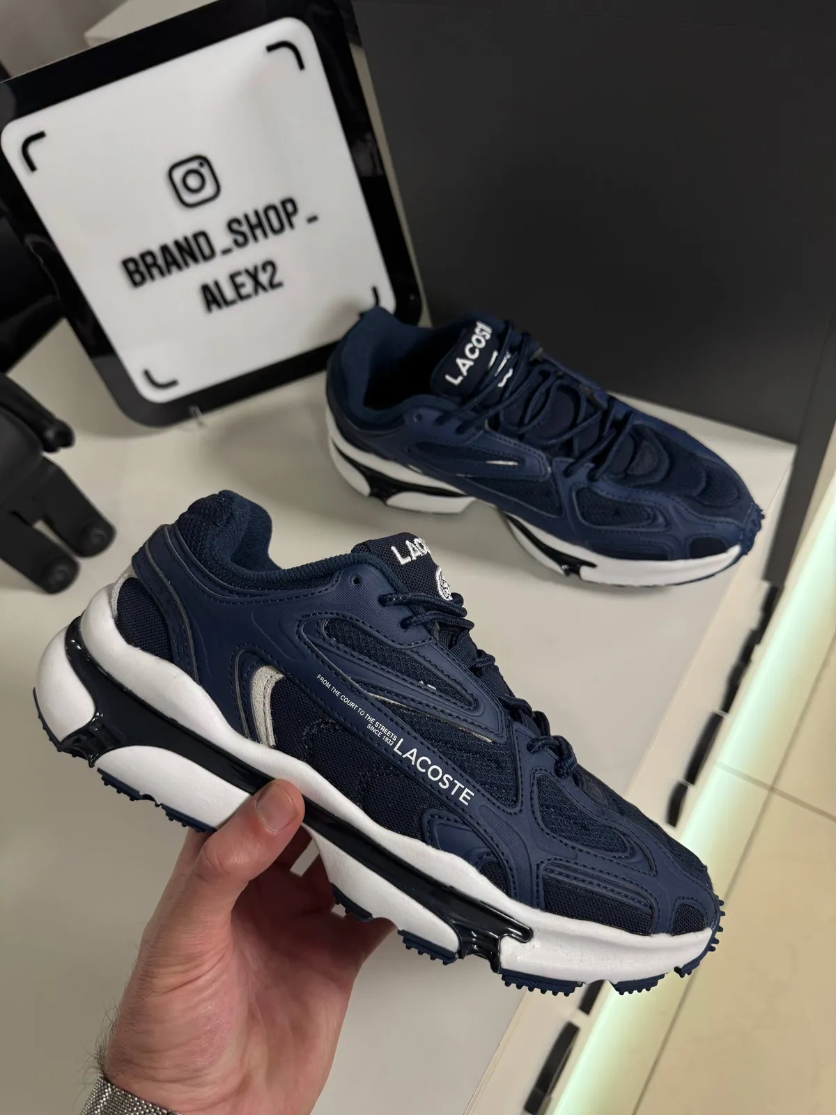Шкіряні кросівки Lacoste 