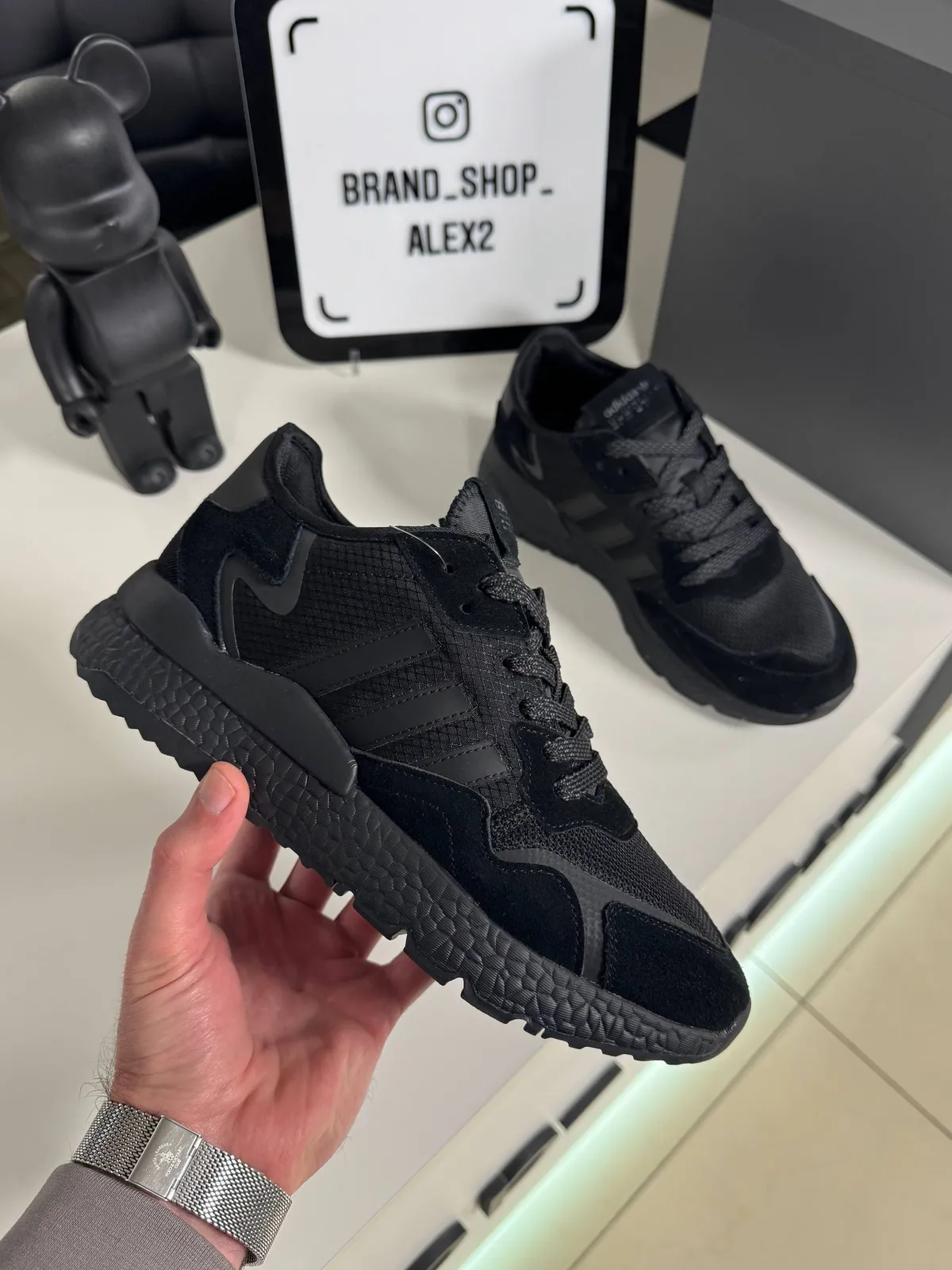 Чорні кросівки Adidas 