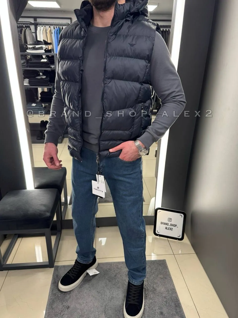 Темно-синя безрукавка Armani  - фото 1