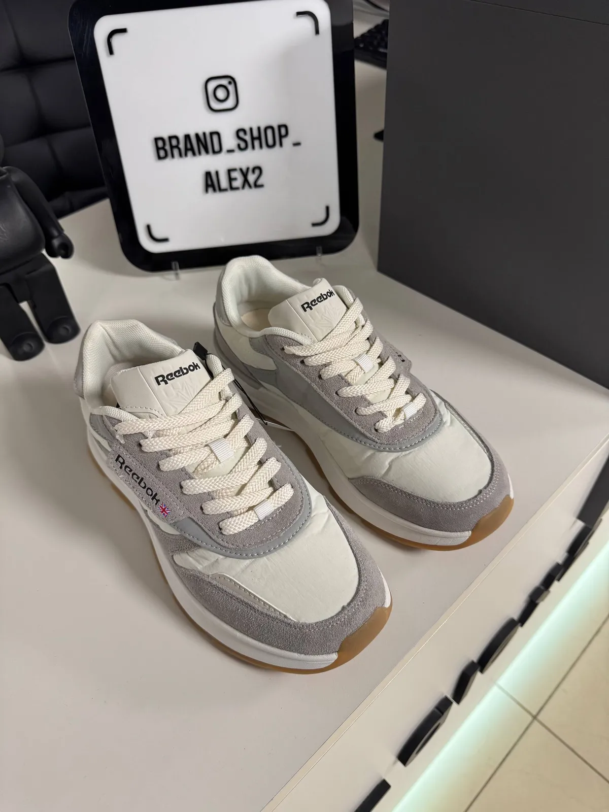 Кросівки Reebok бежеві  - фото 1