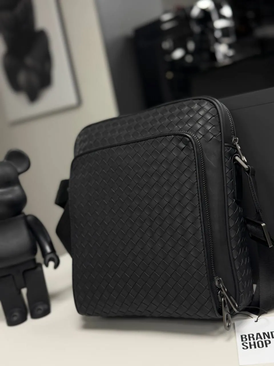 Чорна чоловіча сумка зі шкіри Bottega Veneta 