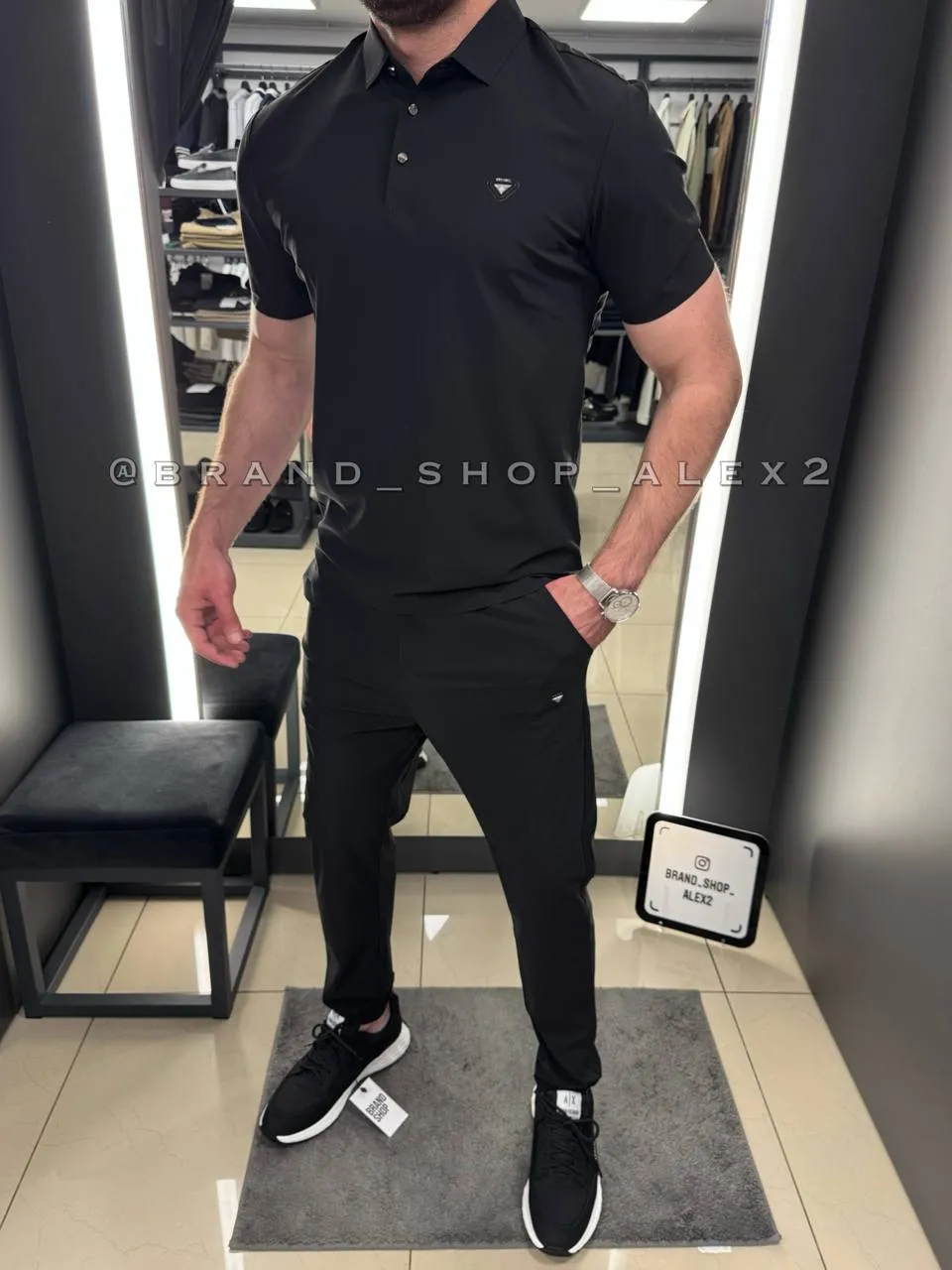 Чорний костюм Prada 