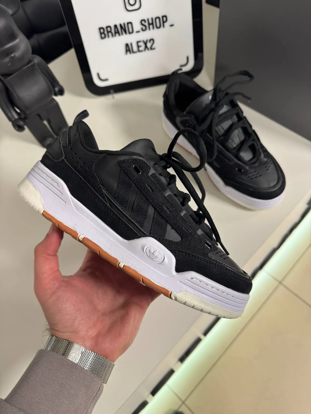 Чорні кросівки Adidas adi 