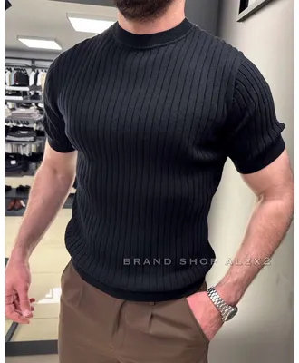 Чорна футболка у смужку