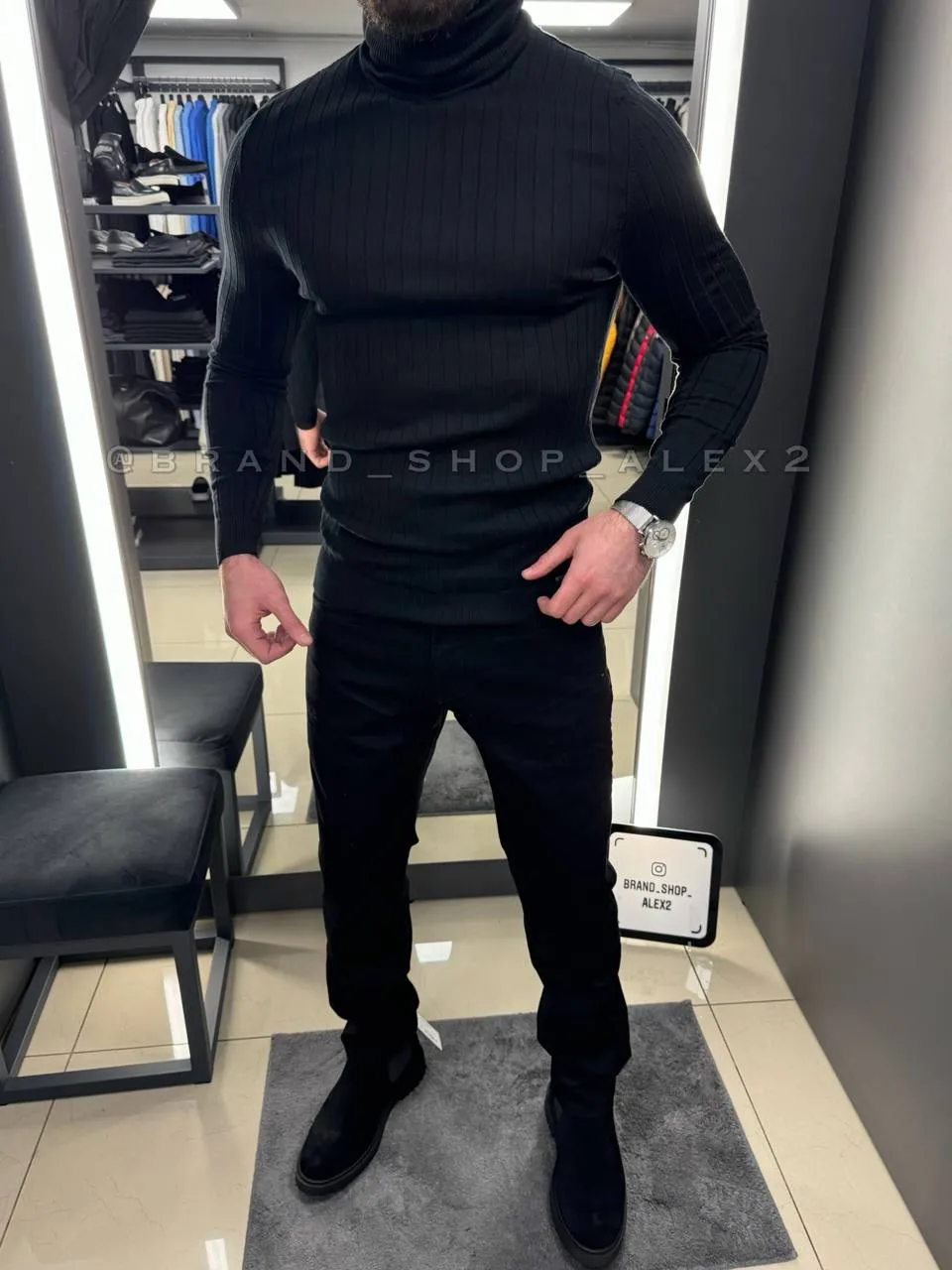 Чорний класичний гольф в полоску 