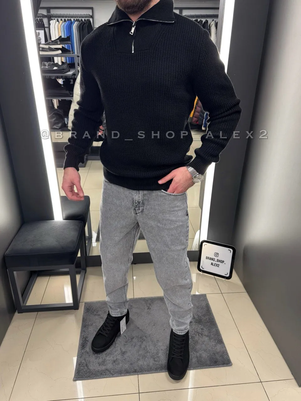 Чорний джемпер на блискавці 