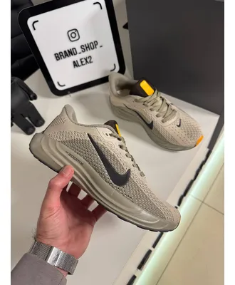 Бежеві кросівки Nike
