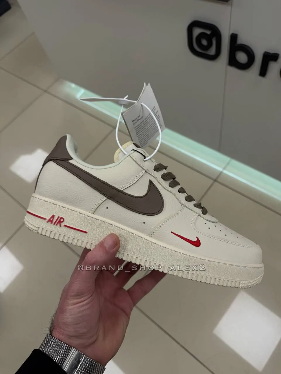Бежеві кросівки Nike 