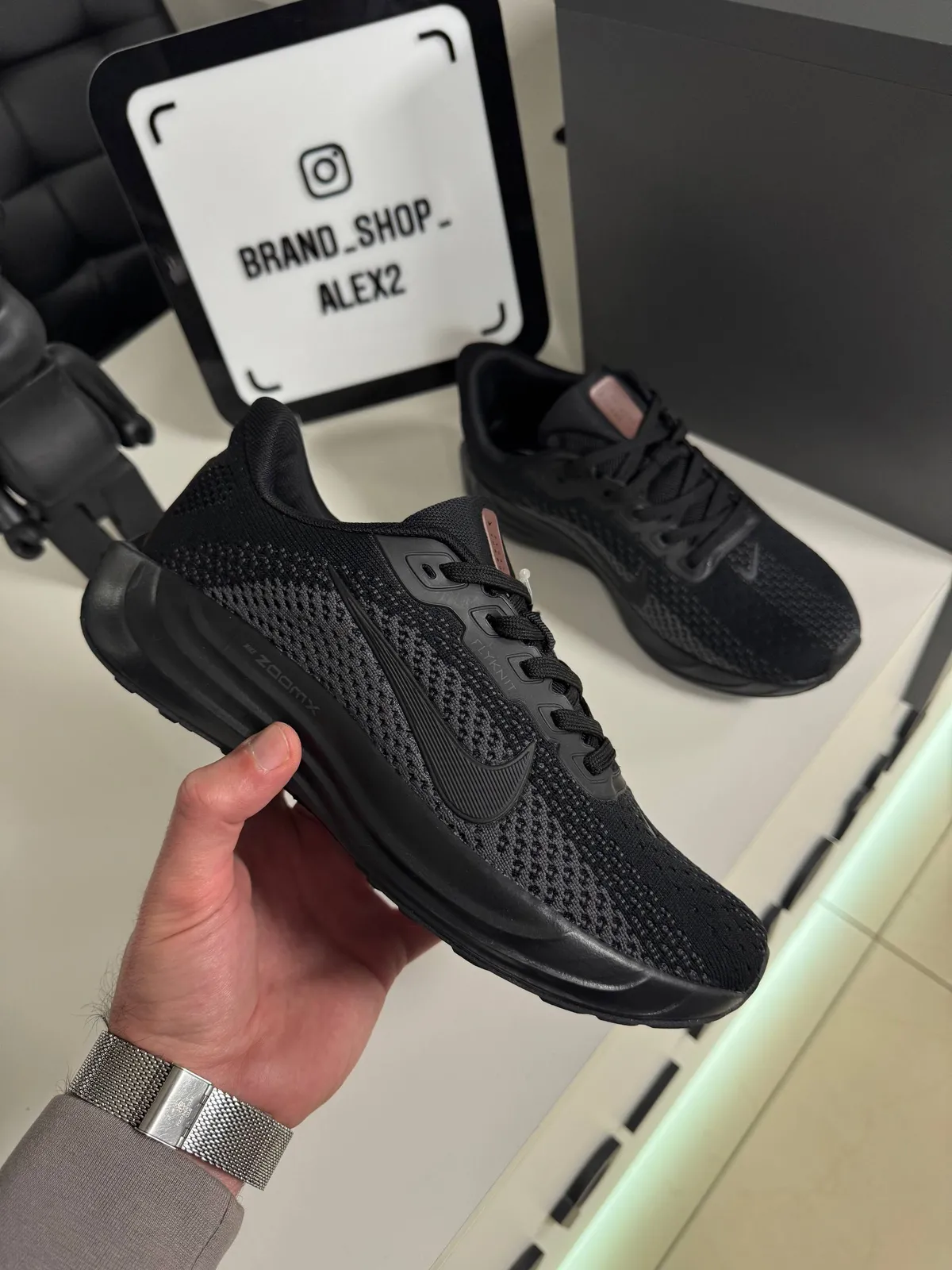 Чорні кросівки Nike 