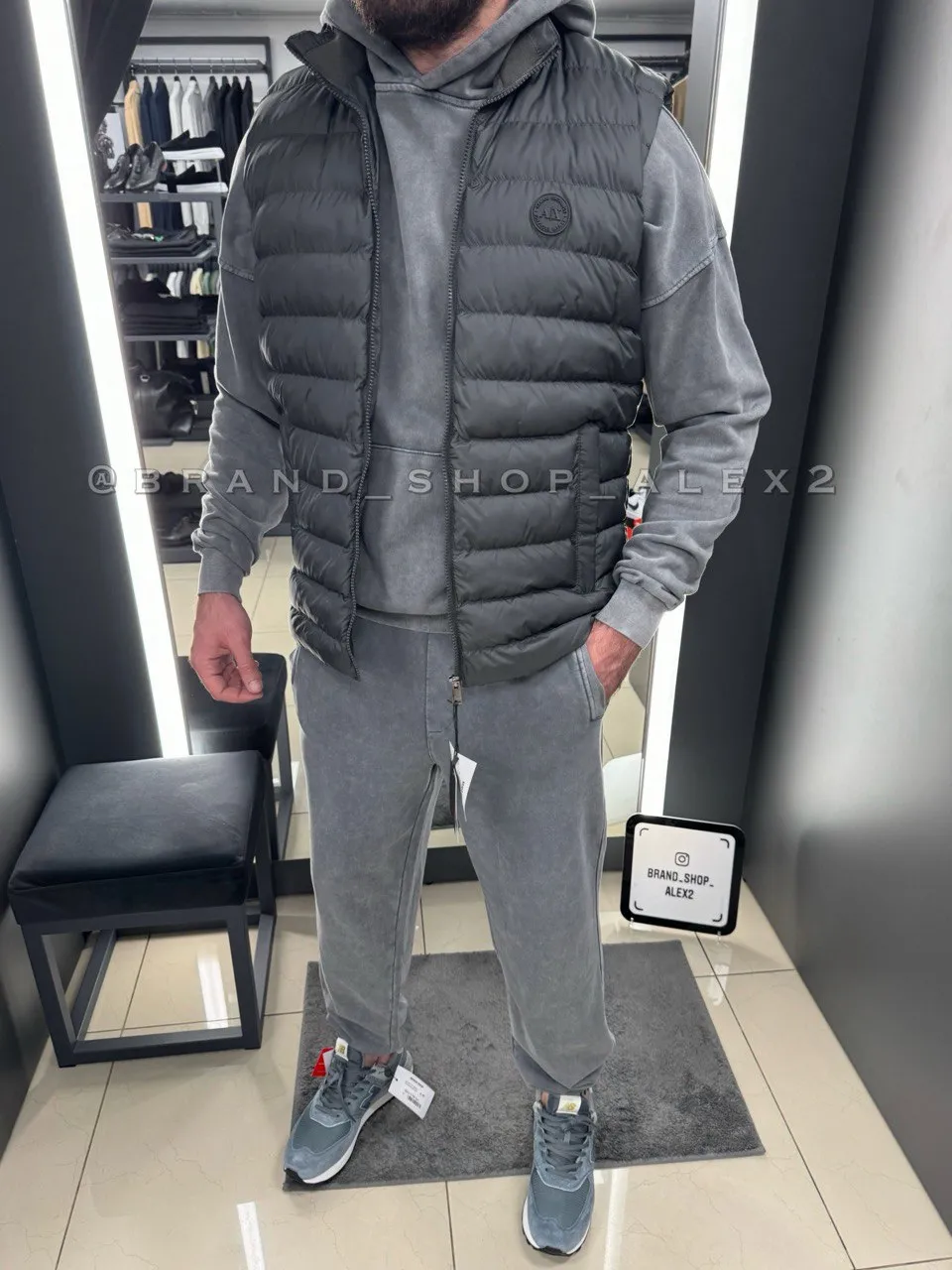 Сіра безрукавка Armani 