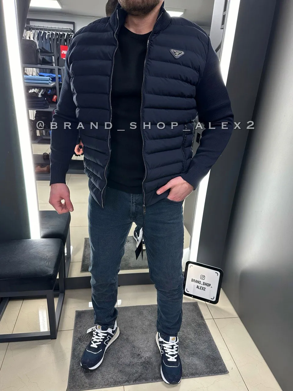 Темно-синя куртка Prada 