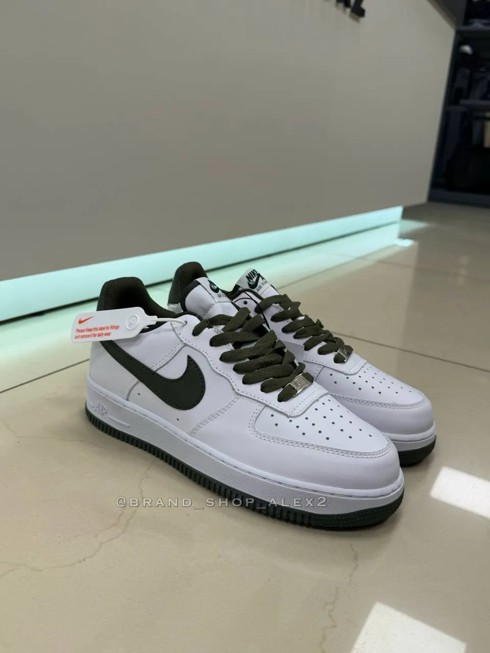 Кросівки Nike білі  - фото 1