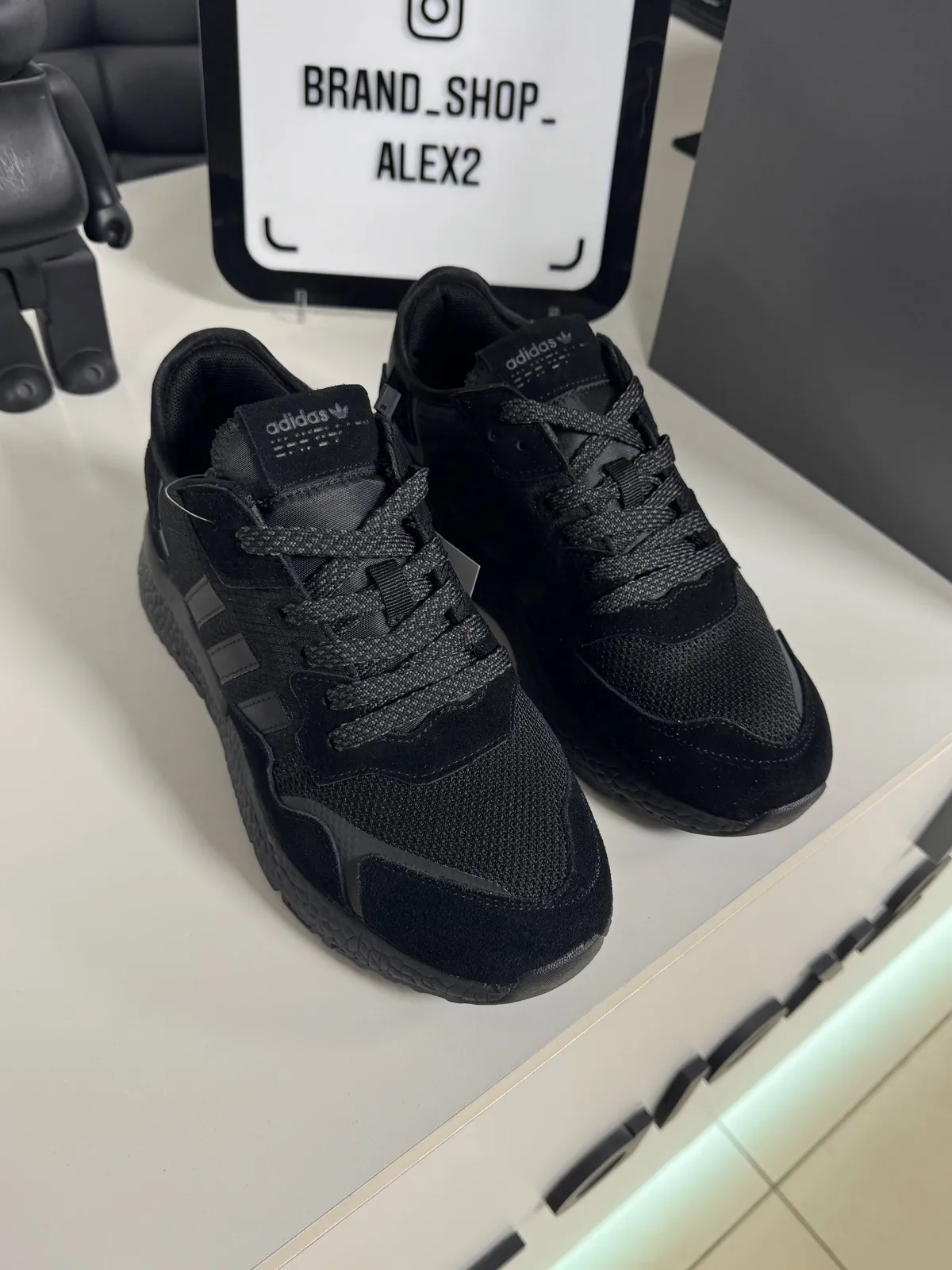 Чорні кросівки Adidas  - фото 1